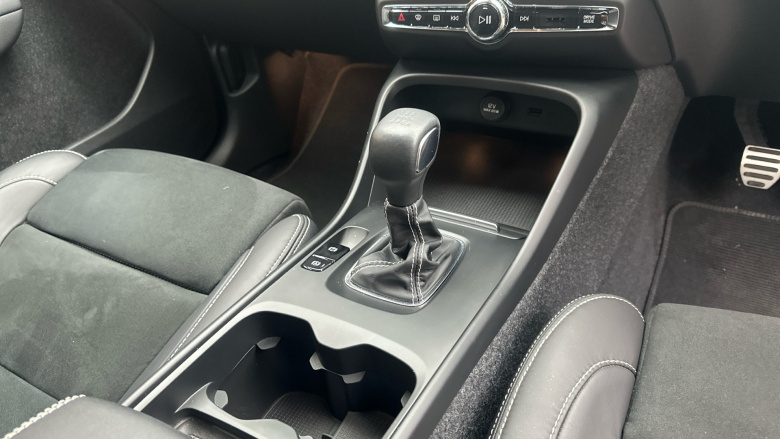 Volvo Xc40 1.5 T3 [163] R DESIGN 5dr Petrol Estate